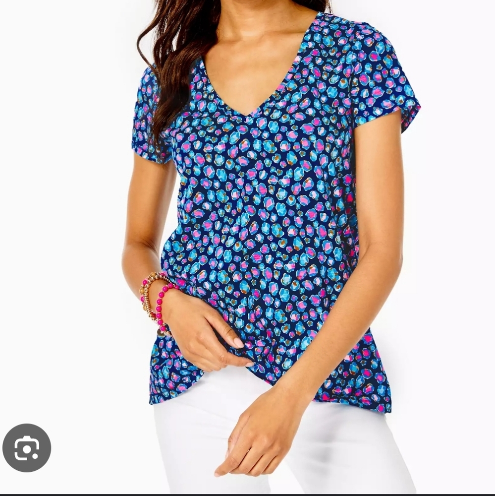 Lilly Pulitzer Women's V Neck Short Sleeve Top Cheetah Low Tide Coastal Beach